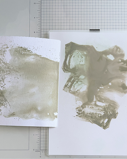 Meer trekken van papier geeft een egalere vlek.