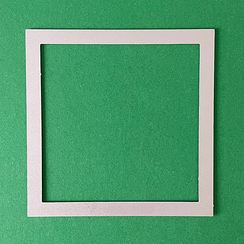 Het kader gaat op groen papier.